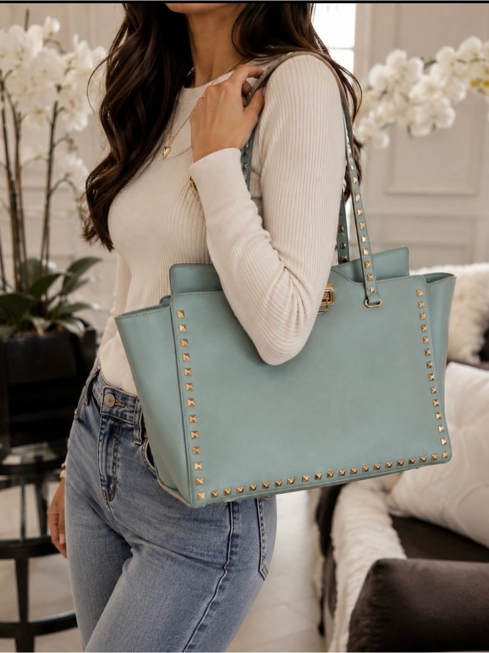 Light blue shoulder bag Tole w/gold baby blue